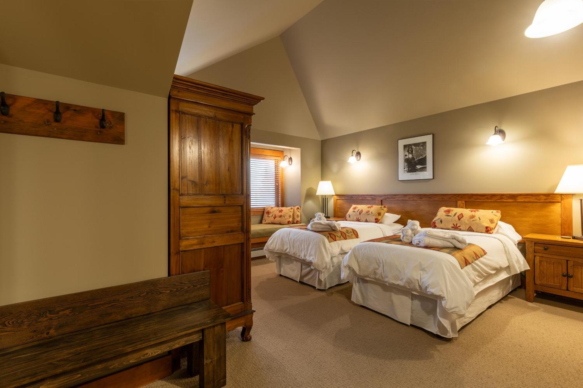 Vagabond Lodge At Kicking Horse Golden Buitenkant foto