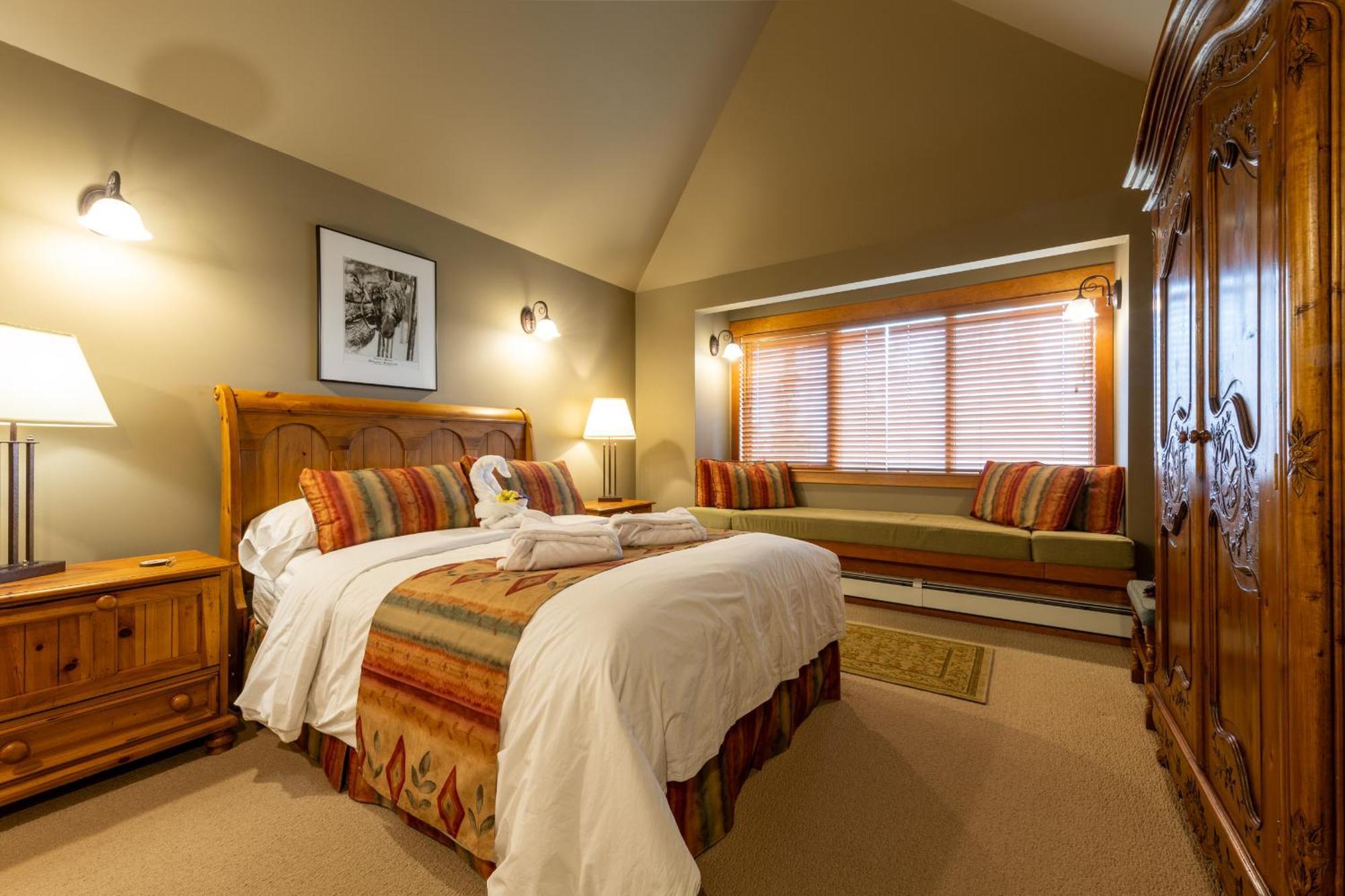 Vagabond Lodge At Kicking Horse Golden Buitenkant foto