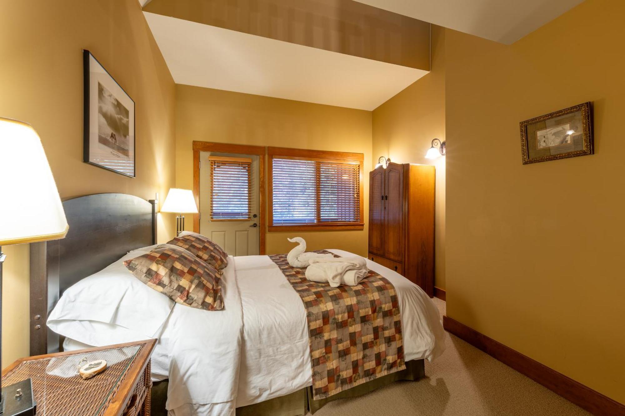 Vagabond Lodge At Kicking Horse Golden Buitenkant foto