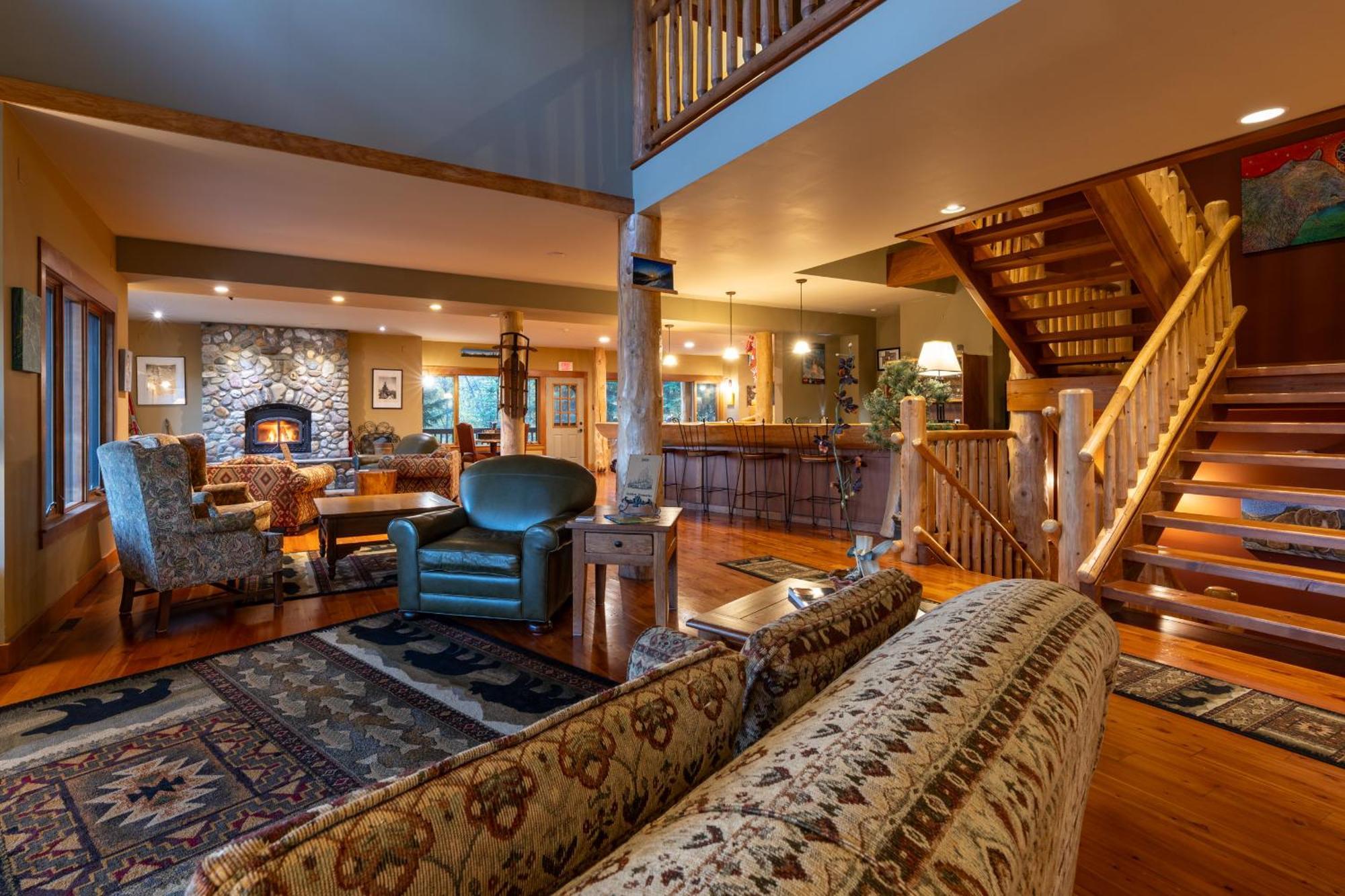 Vagabond Lodge At Kicking Horse Golden Buitenkant foto