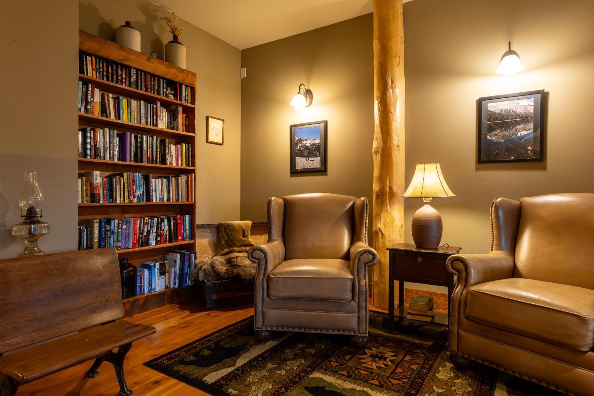Vagabond Lodge At Kicking Horse Golden Buitenkant foto