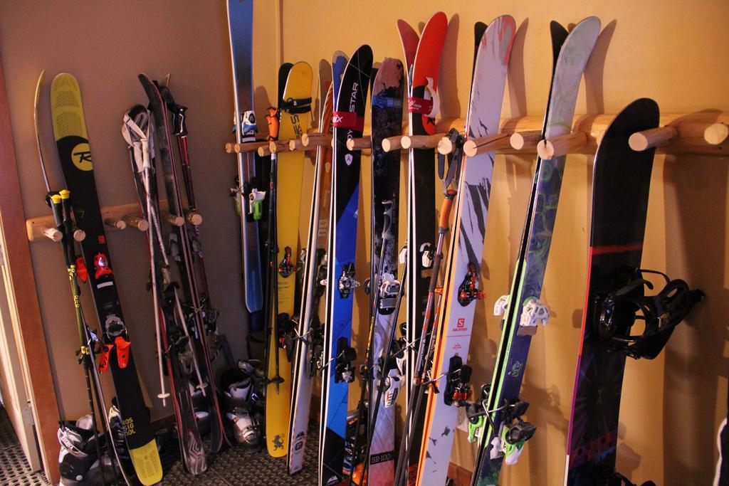 Vagabond Lodge At Kicking Horse Golden Buitenkant foto