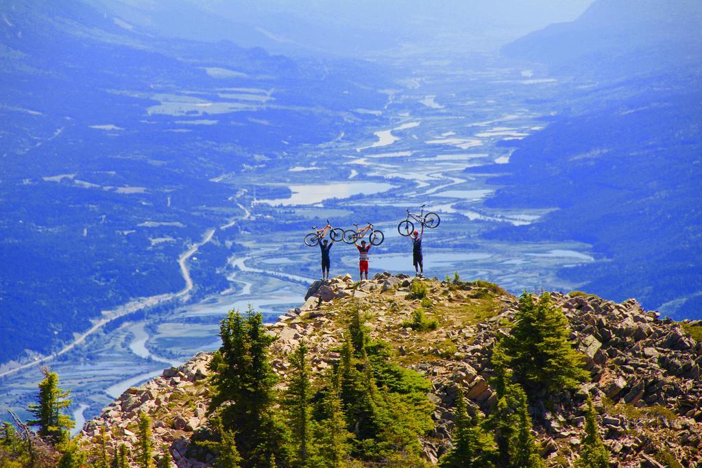 Vagabond Lodge At Kicking Horse Golden Buitenkant foto