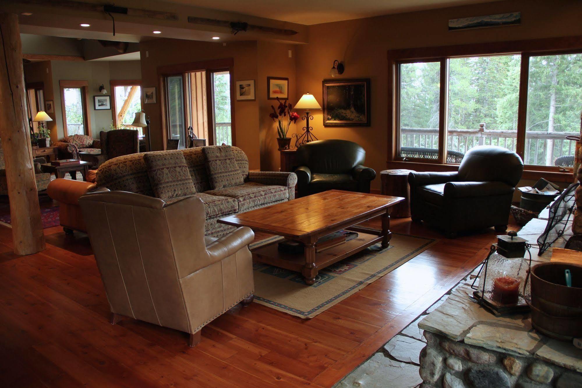 Vagabond Lodge At Kicking Horse Golden Buitenkant foto