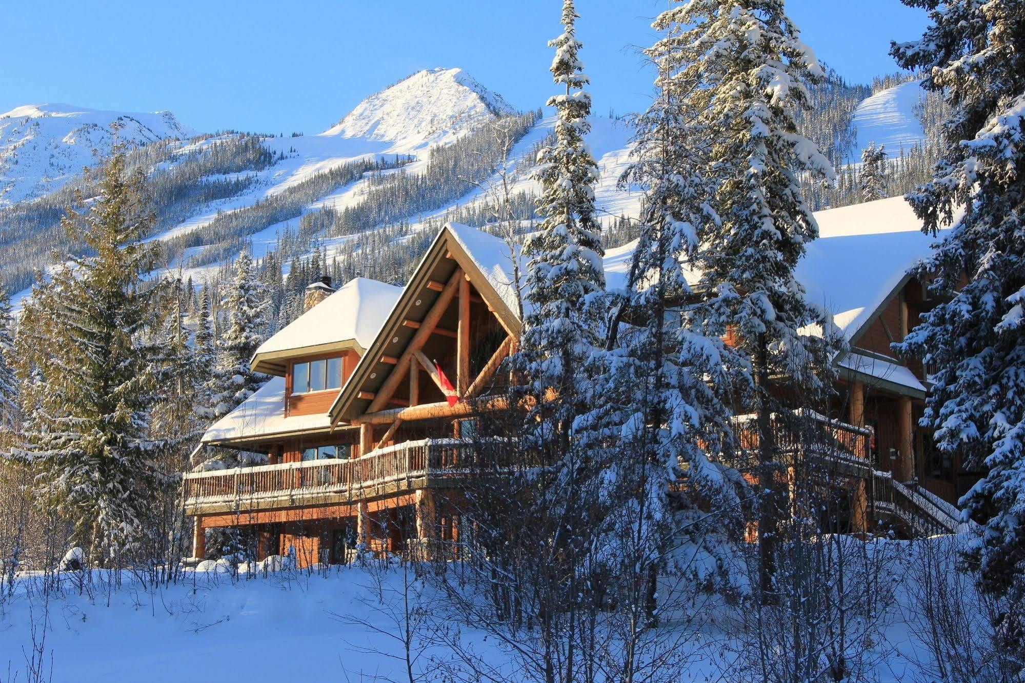 Vagabond Lodge At Kicking Horse Golden Buitenkant foto