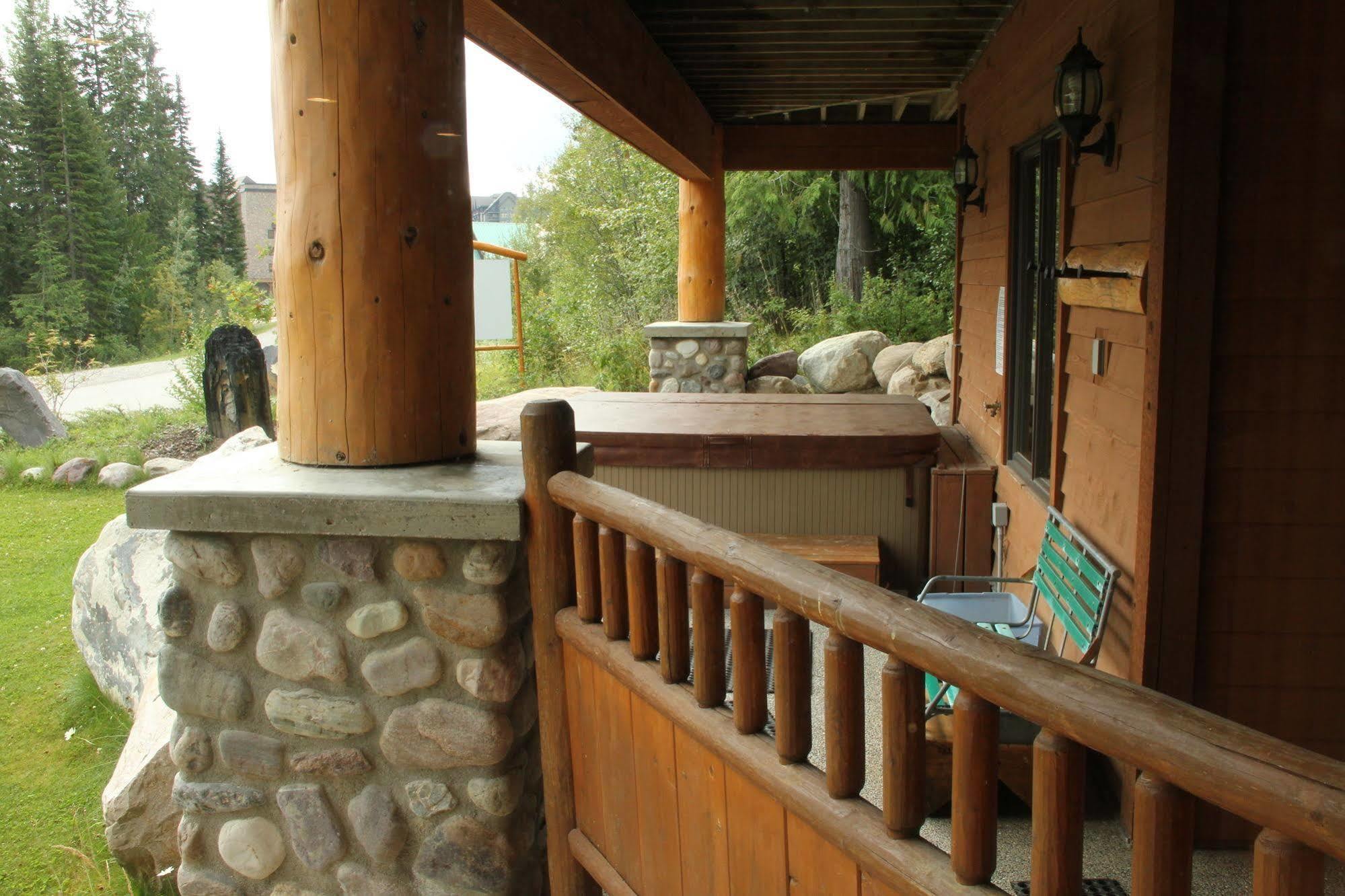 Vagabond Lodge At Kicking Horse Golden Buitenkant foto