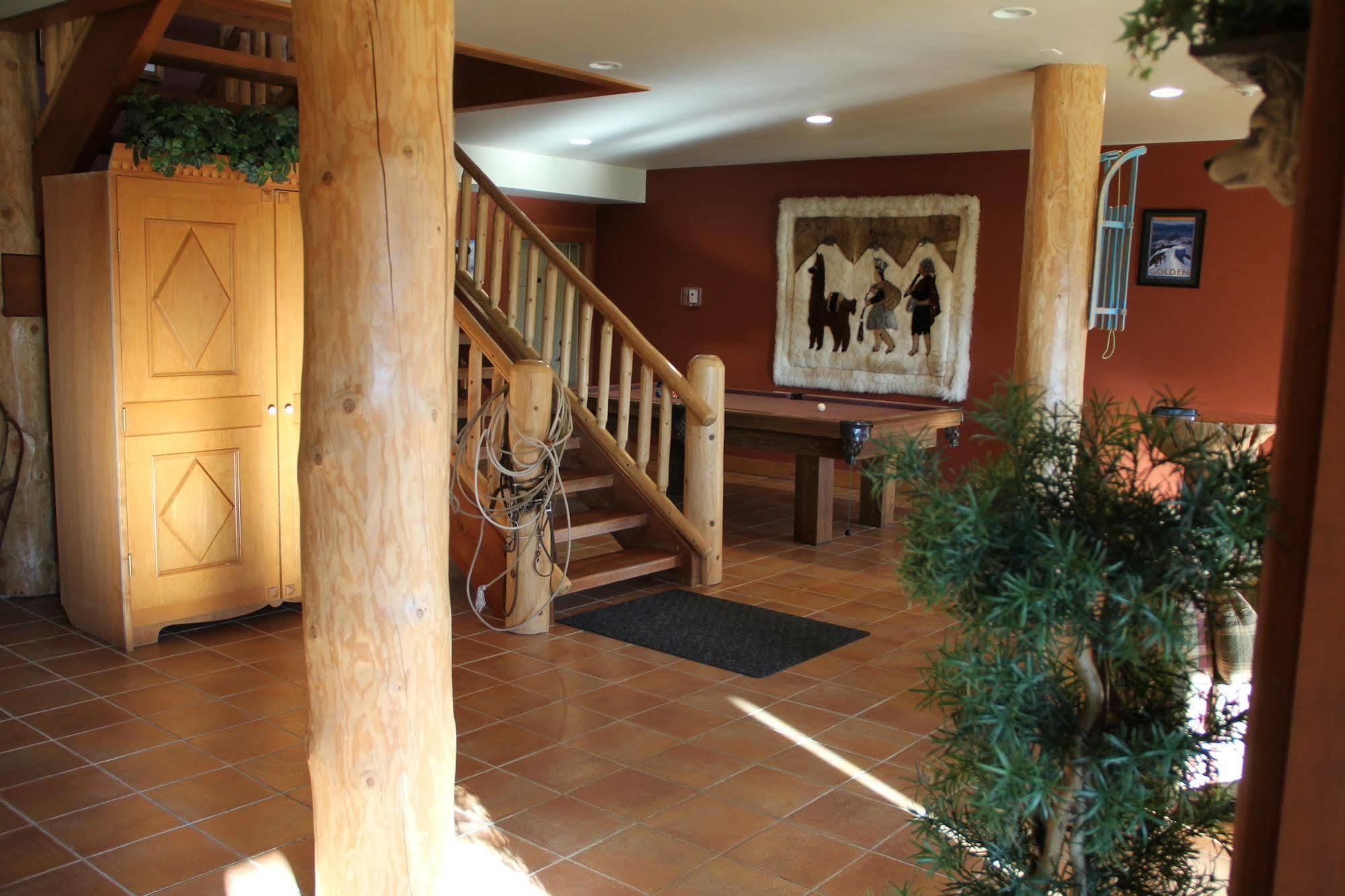 Vagabond Lodge At Kicking Horse Golden Buitenkant foto